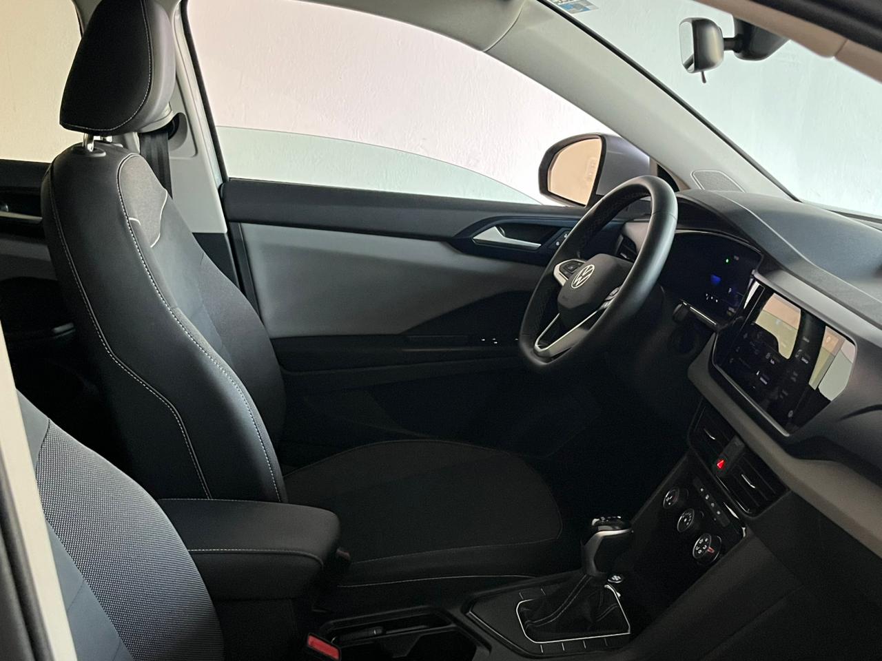 2023 VOLKSWAGEN Taos 5 pts. Comfortline, 150 HP, 1.4T, TA, piel, f. led, RA-18