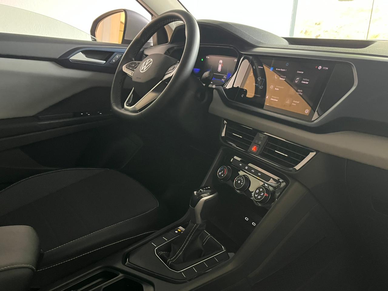2023 VOLKSWAGEN Taos 5 pts. Comfortline, 150 HP, 1.4T, TA, piel, f. led, RA-18