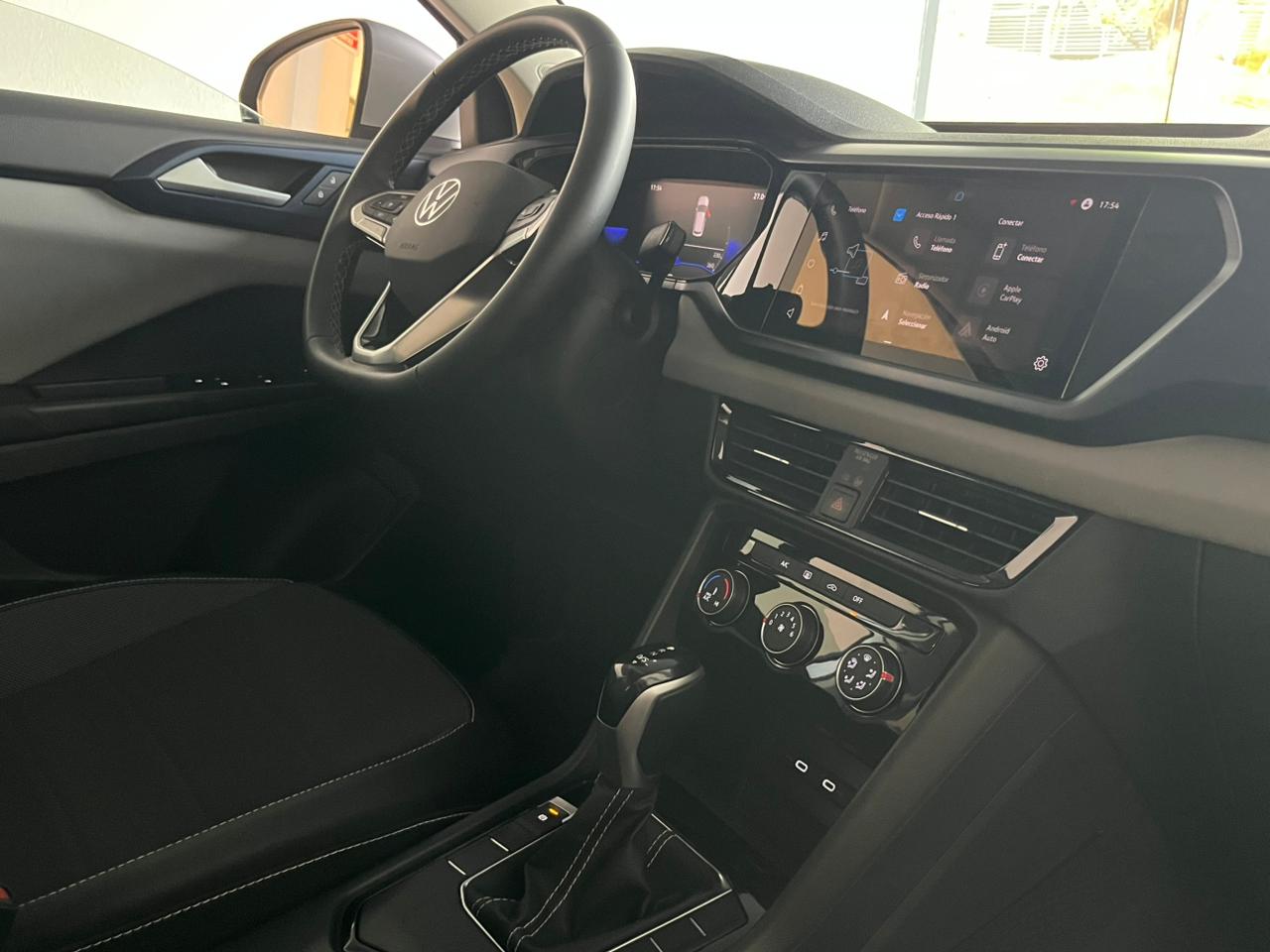 2023 VOLKSWAGEN Taos 5 pts. Comfortline, 150 HP, 1.4T, TA, piel, f. led, RA-18