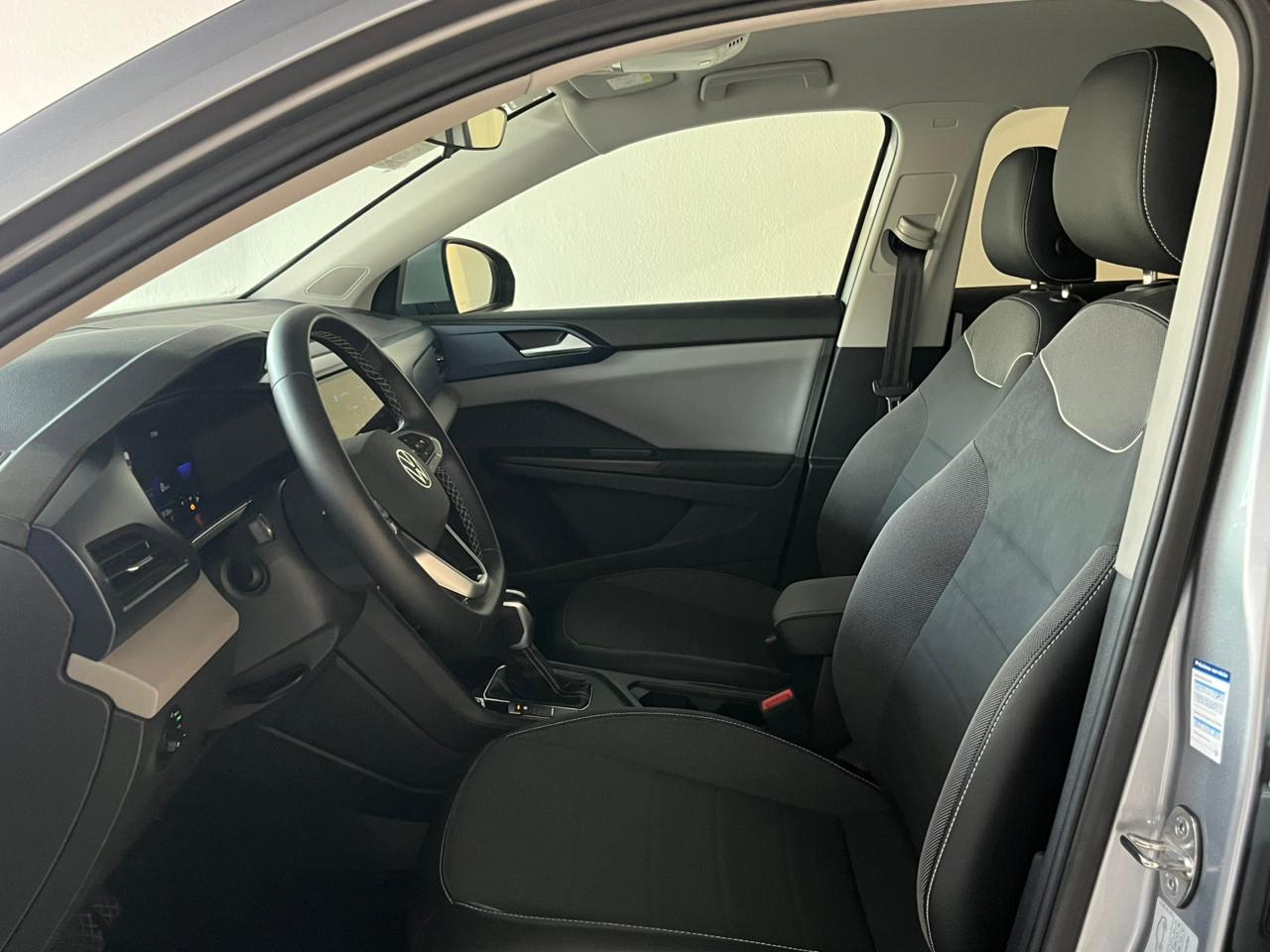 2023 VOLKSWAGEN Taos 5 pts. Comfortline, 150 HP, 1.4T, TA, piel, f. led, RA-18