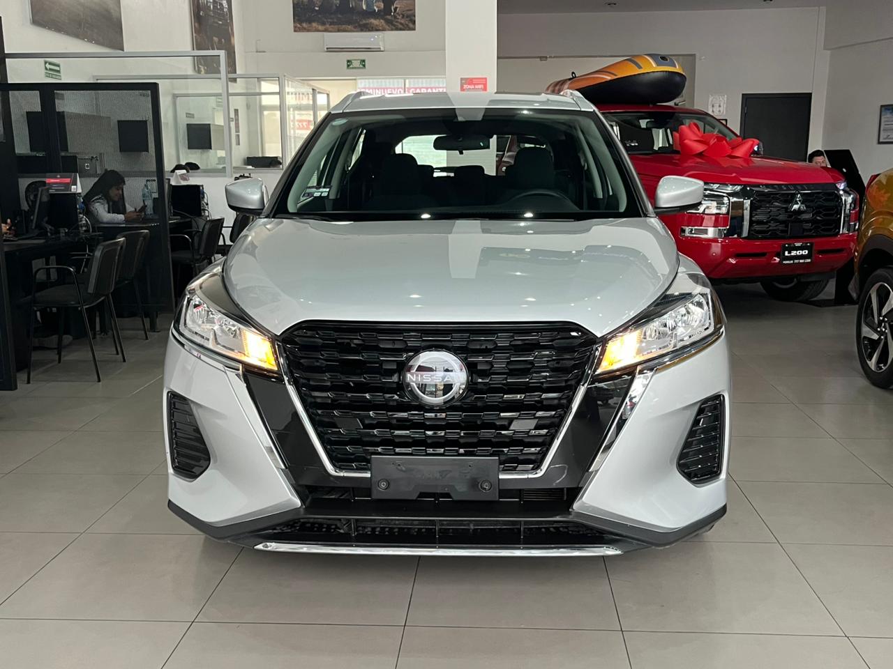 2025 NISSAN Kicks 5 pts. Advance, 2.0l, TA, RA-17