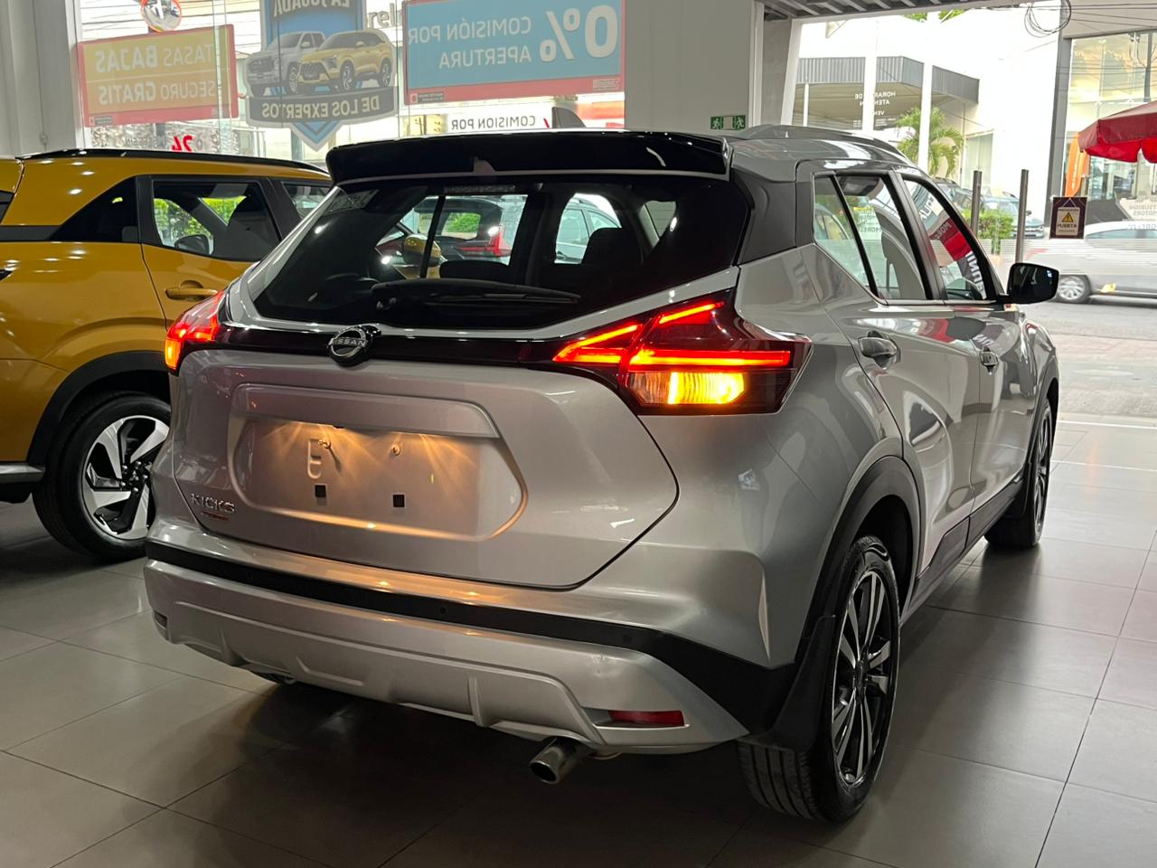 2025 NISSAN Kicks 5 pts. Advance, 2.0l, TA, RA-17