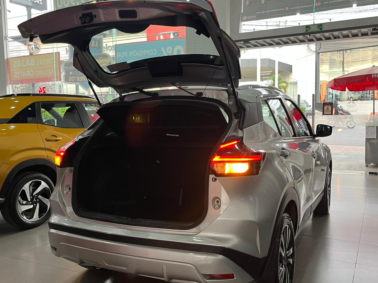 2025 NISSAN Kicks 5 pts. Advance, 2.0l, TA, RA-17