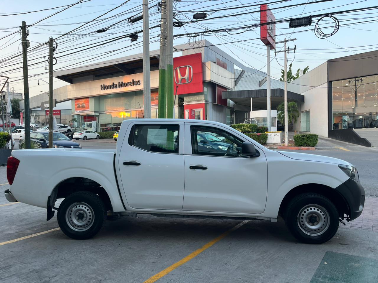 2020 NISSAN COMERCIALES NP300 4 pts. SE, Pick-Up, Doble Cab., TM6, a/ac., VE, CD