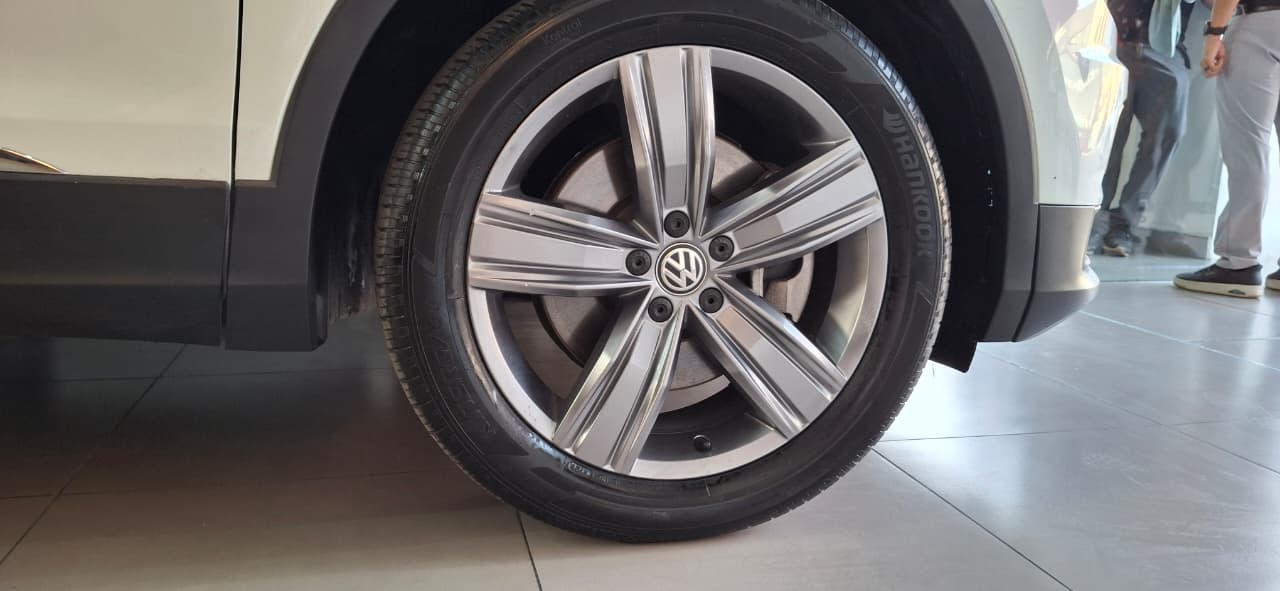 2021 VOLKSWAGEN Tiguan 5 pts. Highline, 2.0T, DSG, piel, f. led, RA-19, 4x4