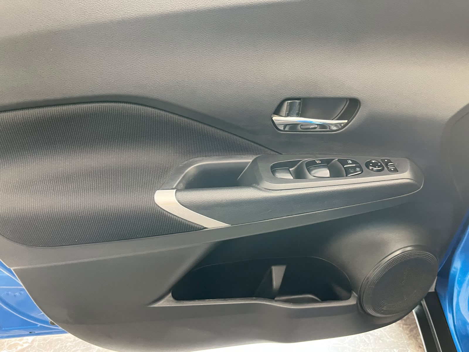 2024 NISSAN Kicks 5 pts. Advance, 1.6l, TM5, a/ac., VE, RA-16