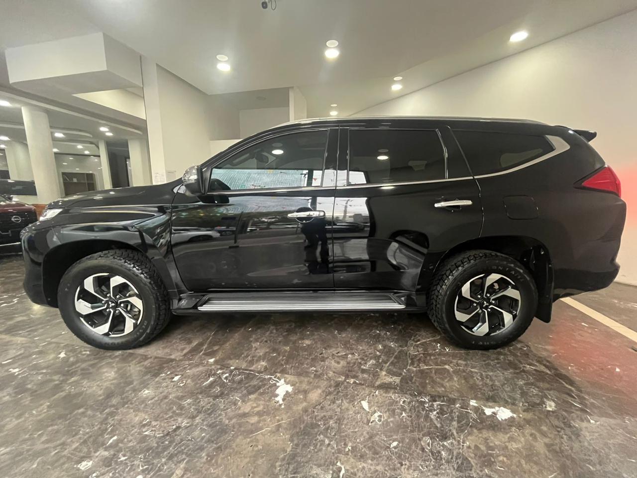 2024 MITSUBISHI Montero 5 pts. SE Plus, 3.0l, TA, QC, f. niebla, 7 pas., RA-18 bitono, 4x4