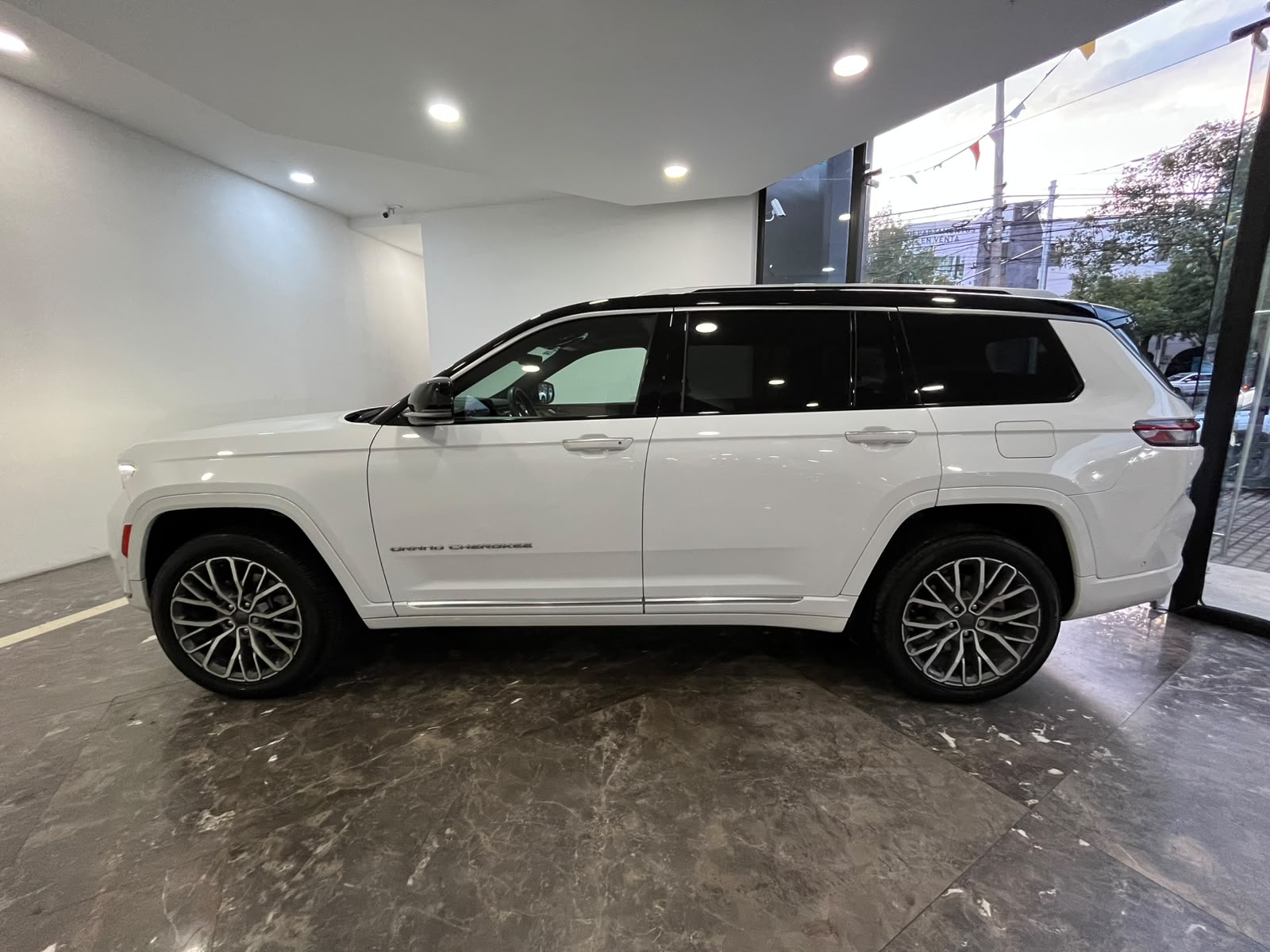 2023 Jeep Grand Cherokee VUD