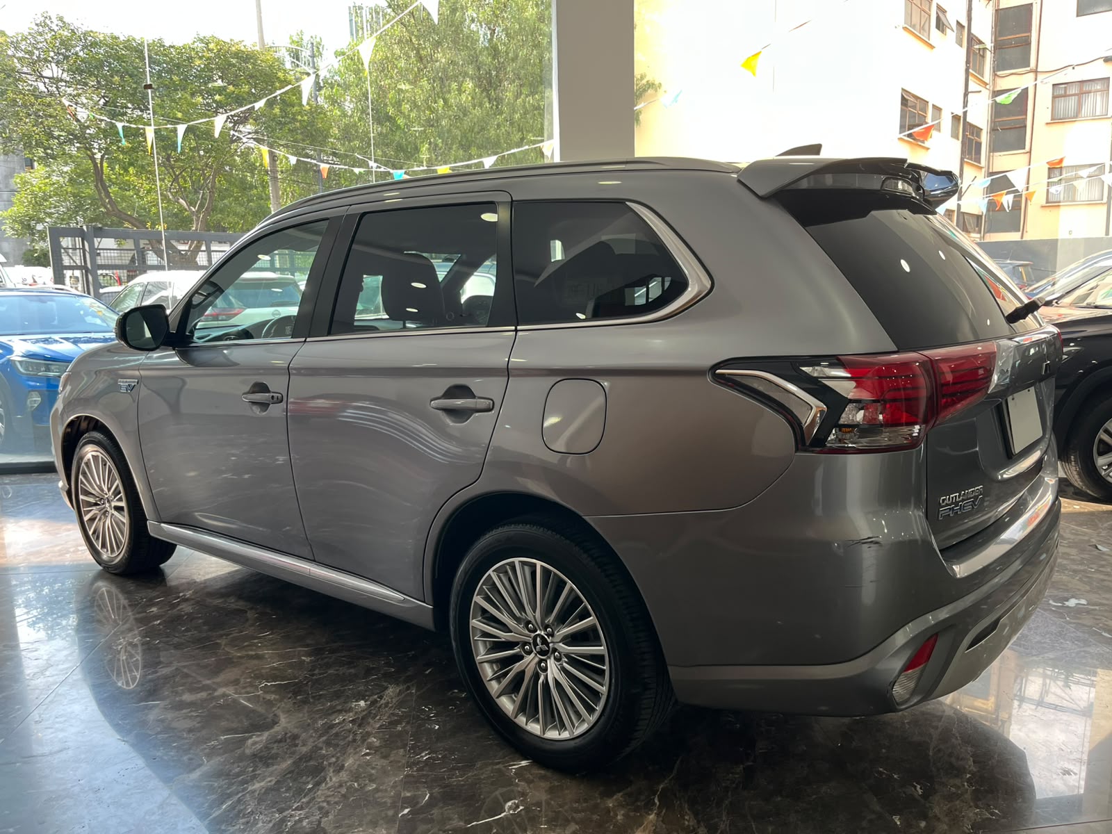 2022 MITSUBISHI Outlander VUD (línea nueva) 5 pts. Limited, PHEV, TA, QC, f. led, RA-18, 4x4