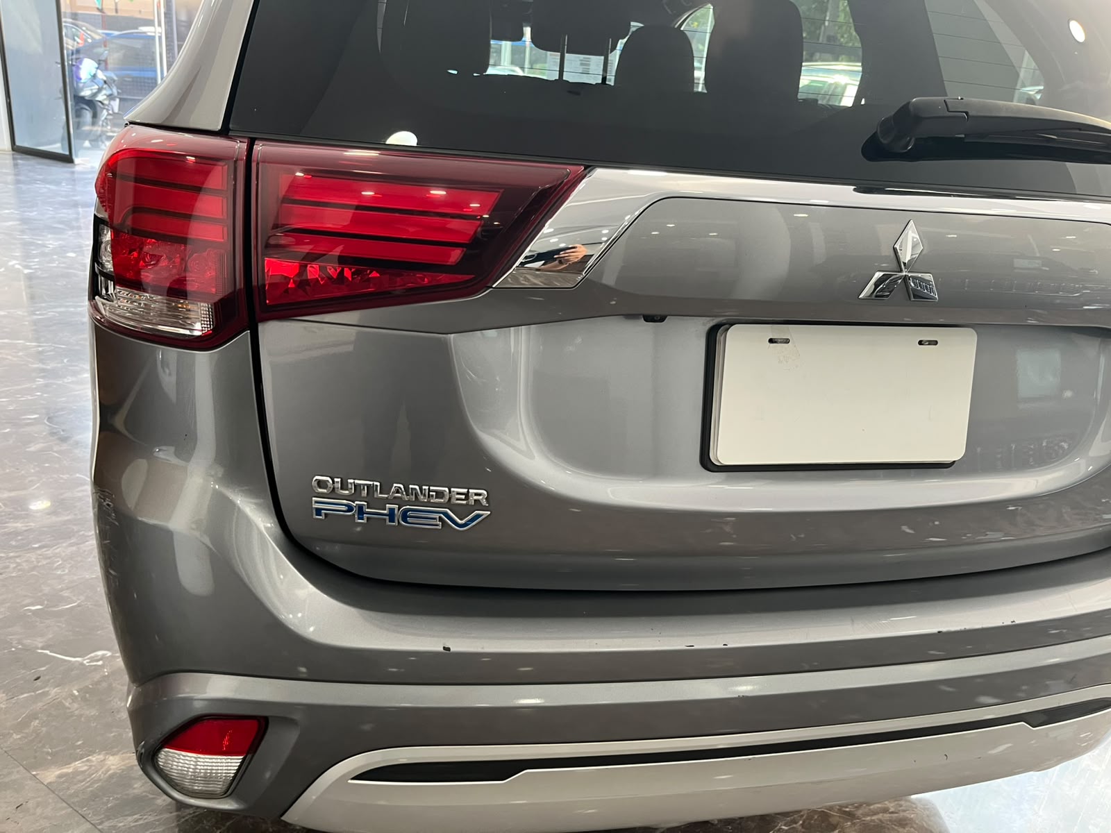 2022 MITSUBISHI Outlander VUD (línea nueva) 5 pts. Limited, PHEV, TA, QC, f. led, RA-18, 4x4