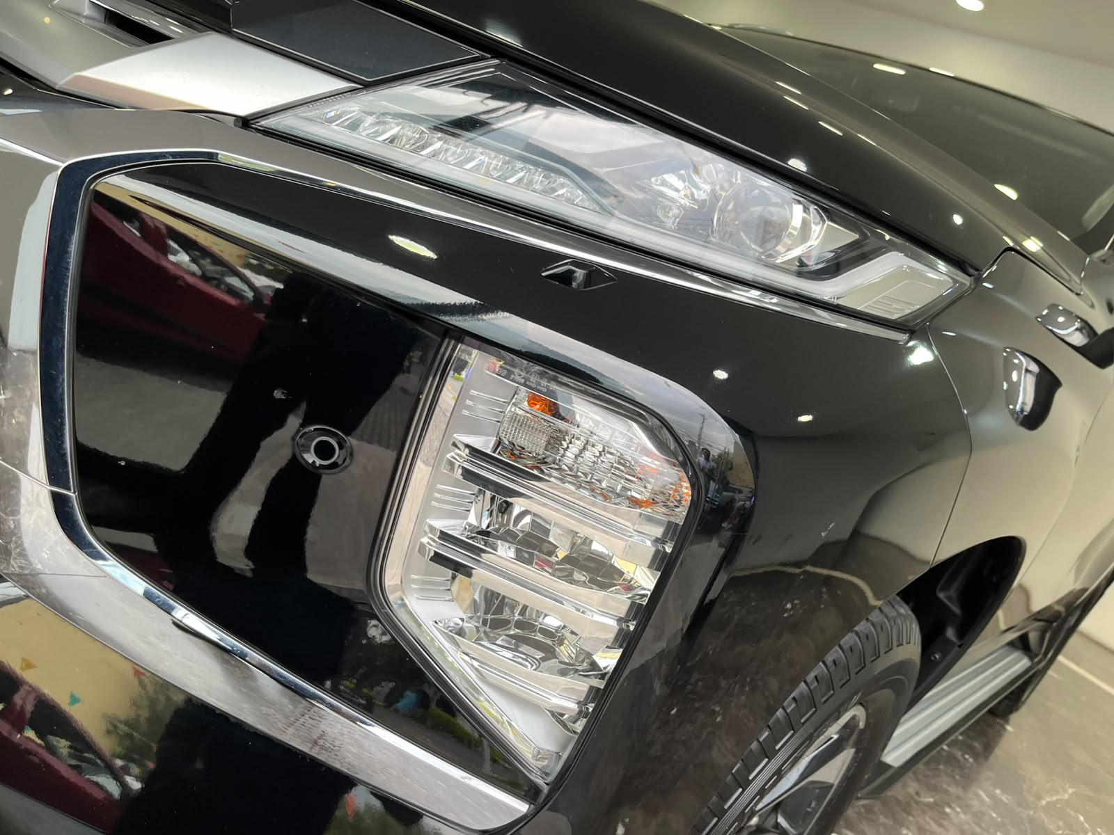 2024 MITSUBISHI Montero VUD 5 pts. SE Plus, 3.0l, TA, QC, f. niebla, 7 pas., RA-18 bitono, 4x4