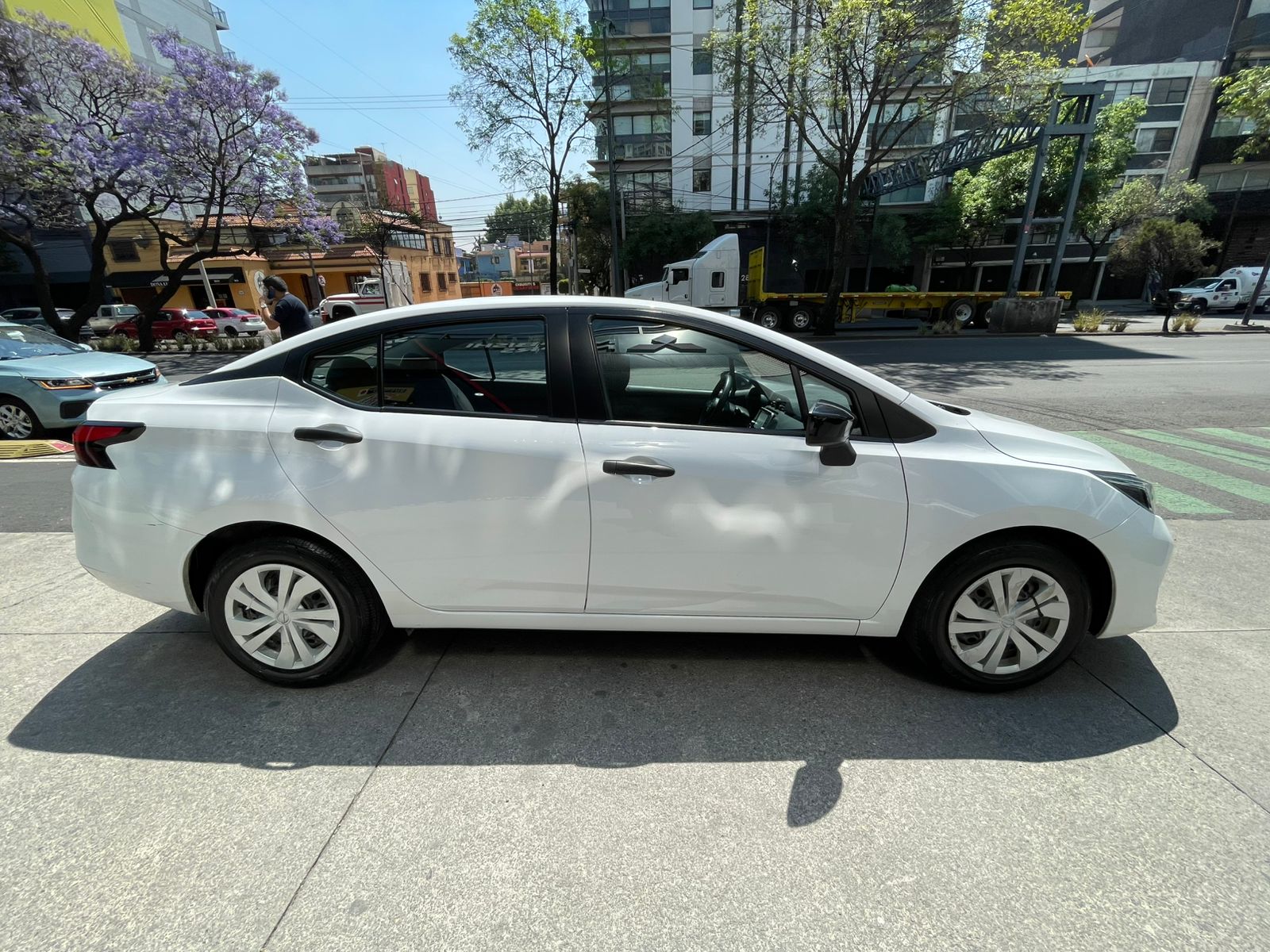 2024 NISSAN Versa 4 pts. Sense, TM5, a/ac., R-15