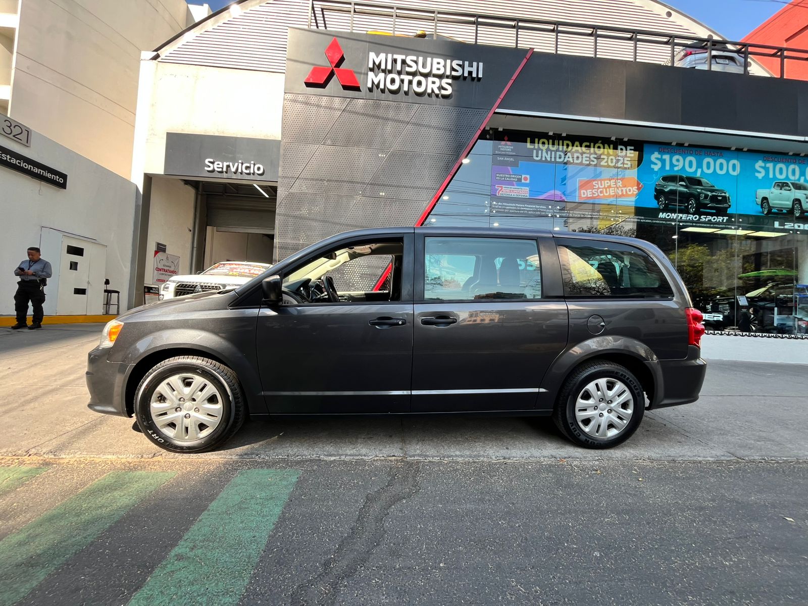 2019 DODGE Grand Caravan Minivan 5 pts. SE, TA, VE del., R-17