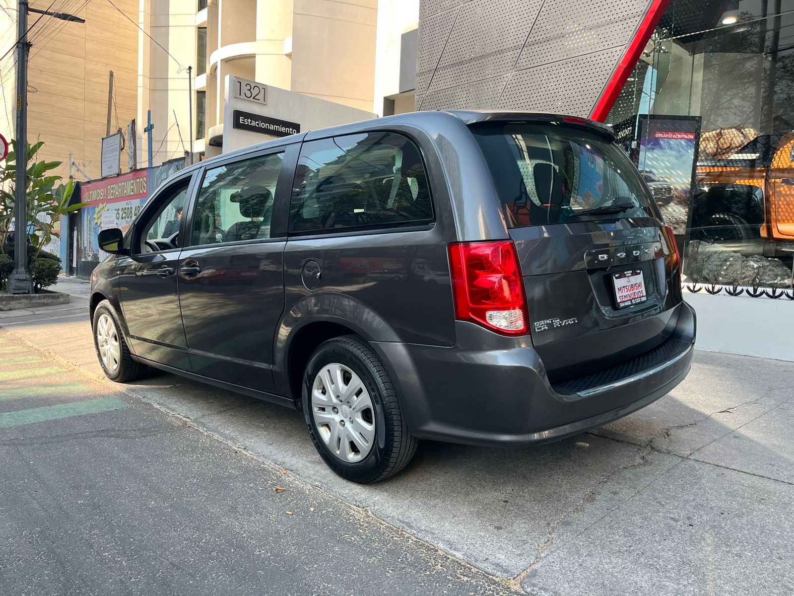 2019 DODGE Grand Caravan Minivan 5 pts. SE, TA, VE del., R-17