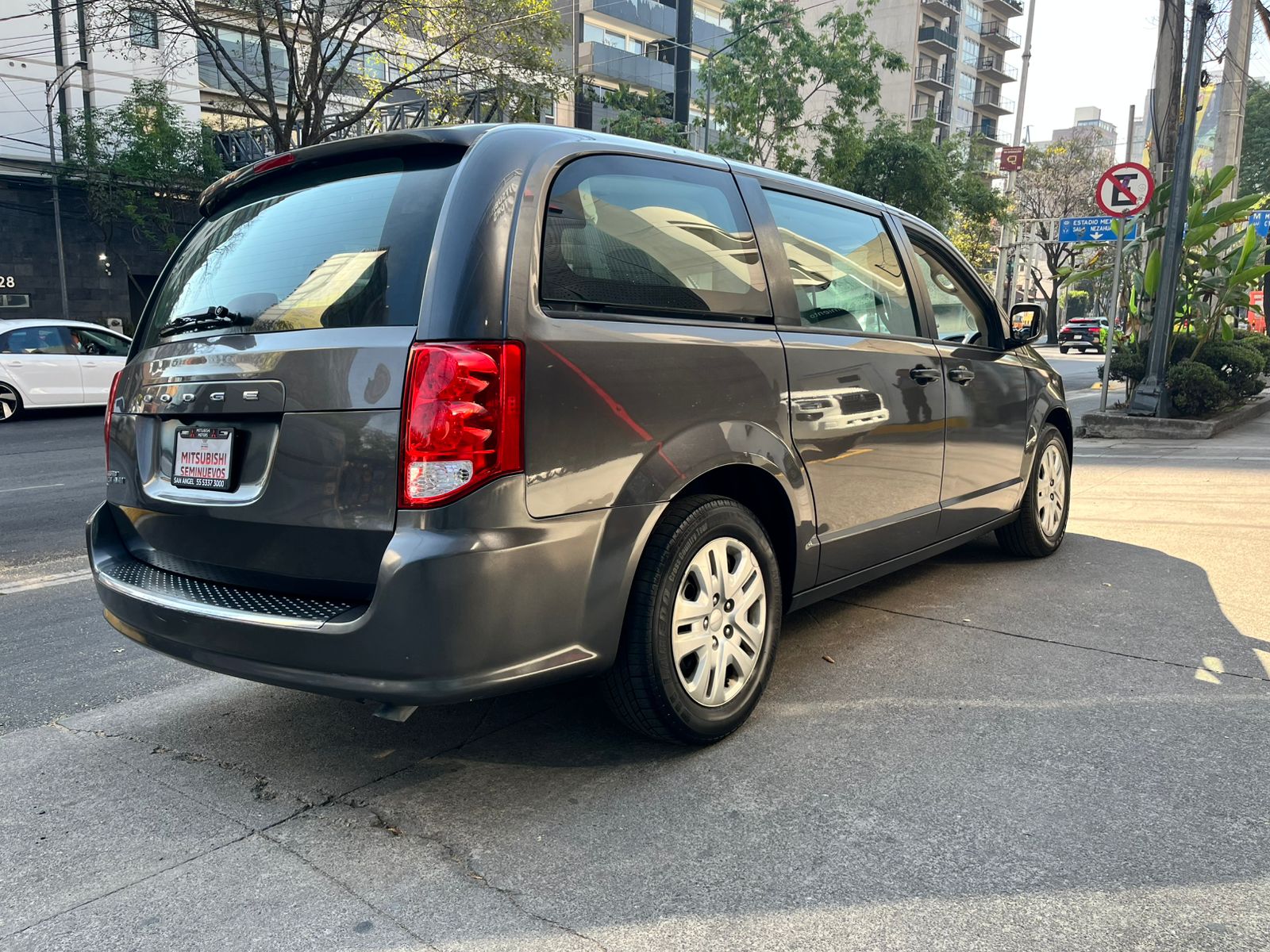 2019 DODGE Grand Caravan Minivan 5 pts. SE, TA, VE del., R-17