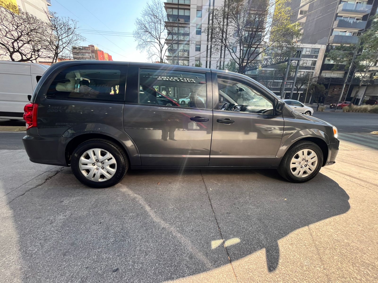 2019 DODGE Grand Caravan Minivan 5 pts. SE, TA, VE del., R-17