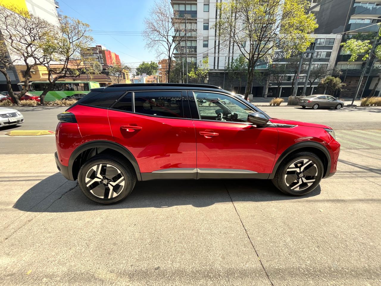 2026 PEUGEOT 2008 5 pts. GT, 1.2T, TA, piel alc?ntara, TP, pantalla touch 10