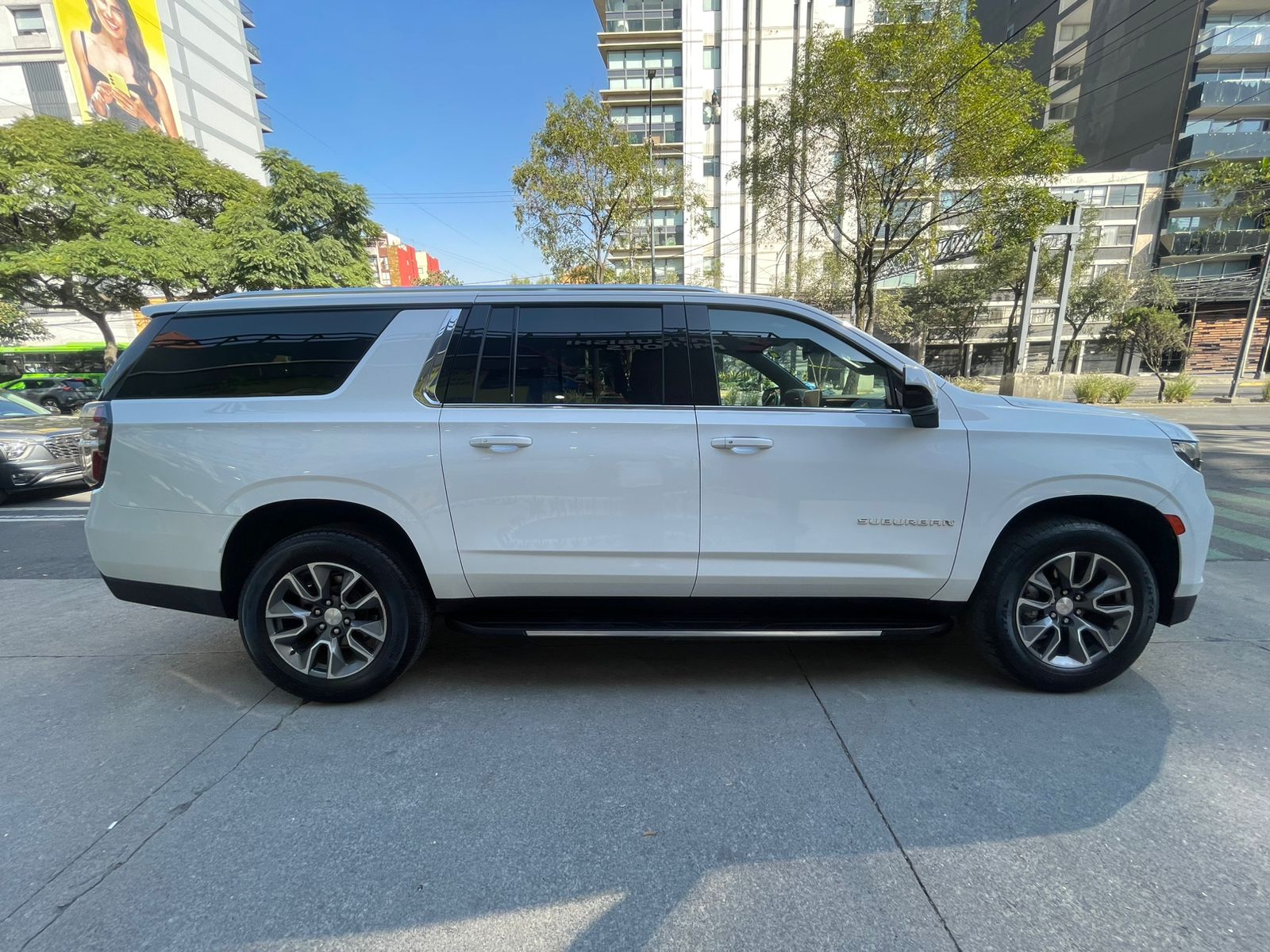 2023 CHEVROLET Suburban 5 pts. LT, 5.3l, TA, piel, RA-20