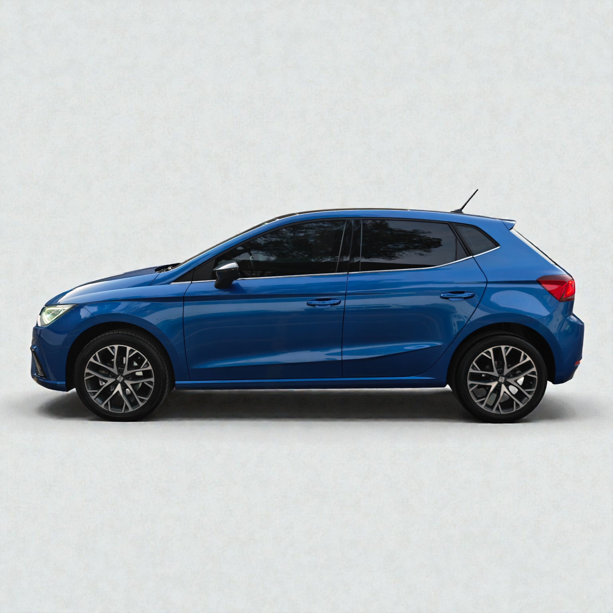 2024 SEAT Ibiza 5 pts. Xcellence, 110 HP, 1.6l, TM5, a/ac., QC, f. led, RA-16