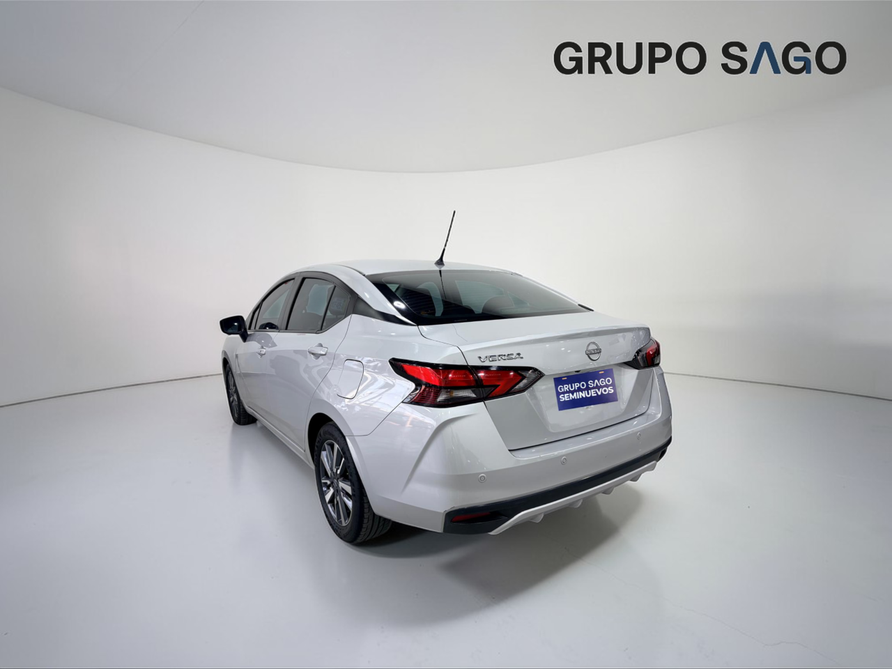 2023 NISSAN Versa 4 pts. Advance, TM5, a/ac., f. niebla, RA-16