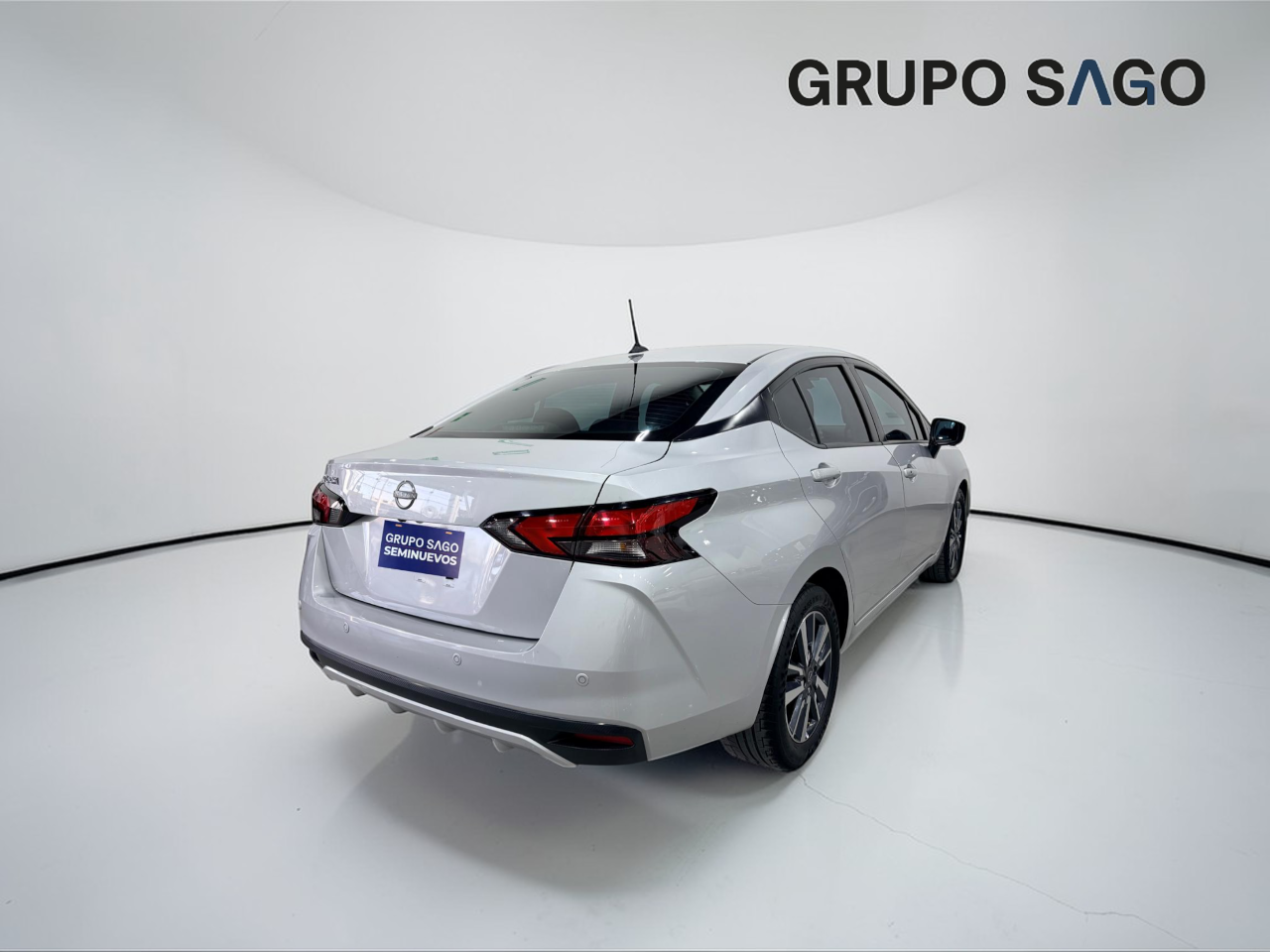2023 NISSAN Versa 4 pts. Advance, TM5, a/ac., f. niebla, RA-16