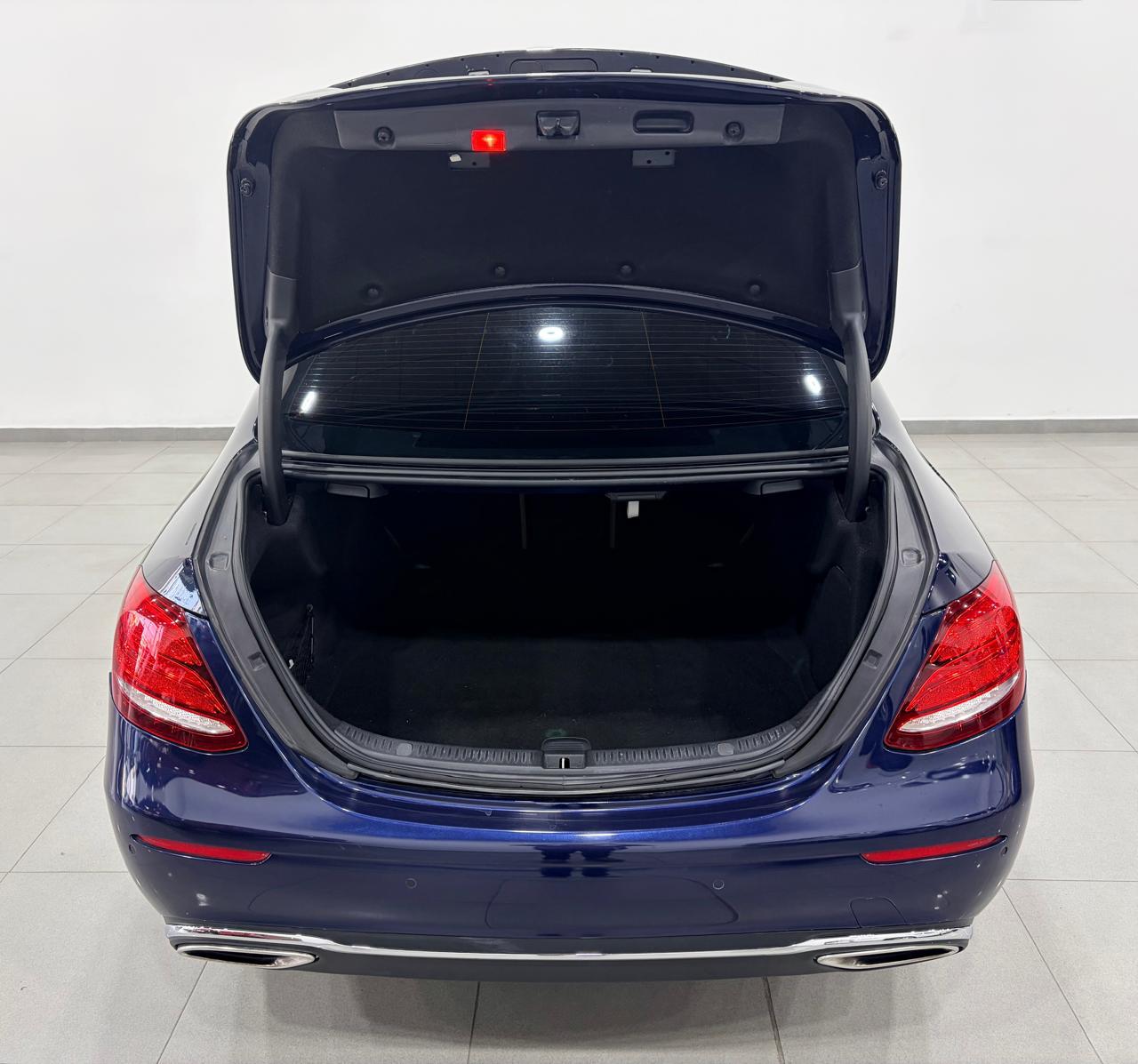 2019 MERCEDES BENZ Clase E 4 pts. E200 Avantgarde, TA