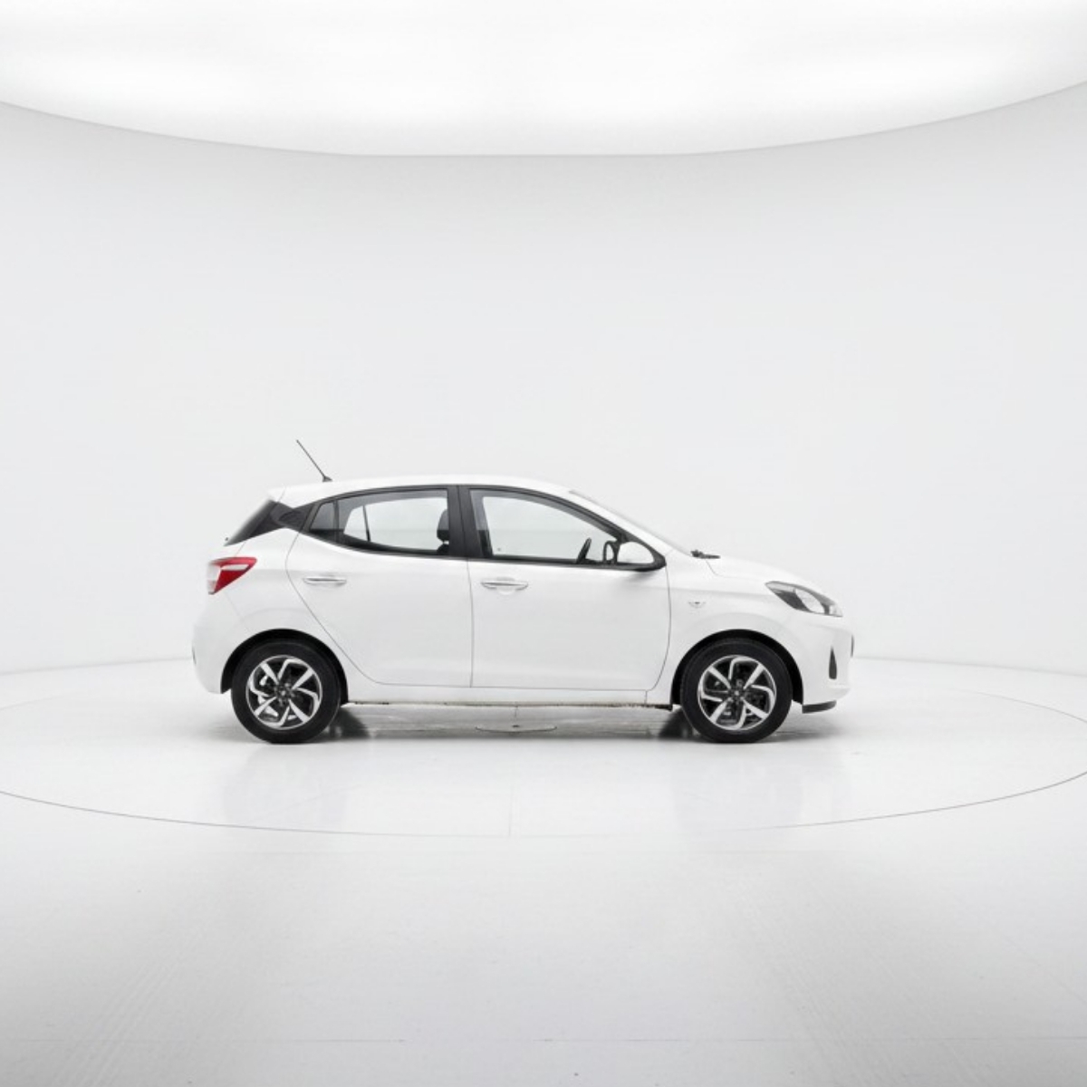 2022 HYUNDAI Grand i10 5 pts. HB GLS, TA, a/ac., VE, f. niebla, RA-15