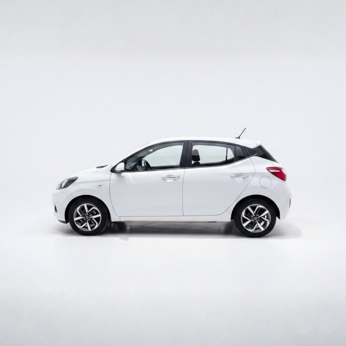 2022 HYUNDAI Grand i10 5 pts. HB GLS, TA, a/ac., VE, f. niebla, RA-15