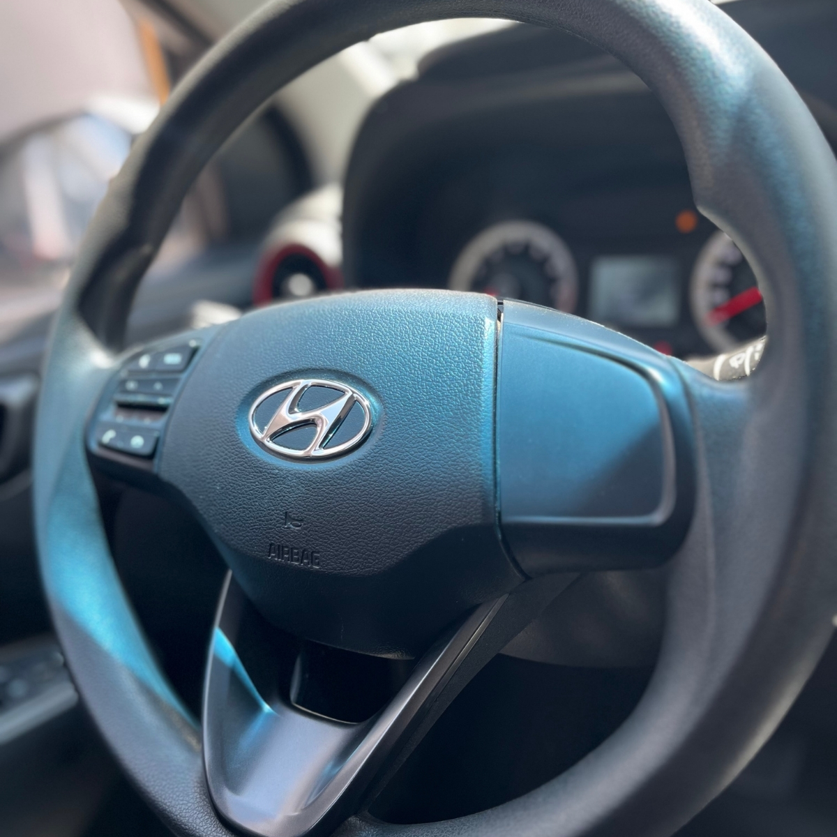 2022 HYUNDAI Grand i10 5 pts. HB GLS, TA, a/ac., VE, f. niebla, RA-15